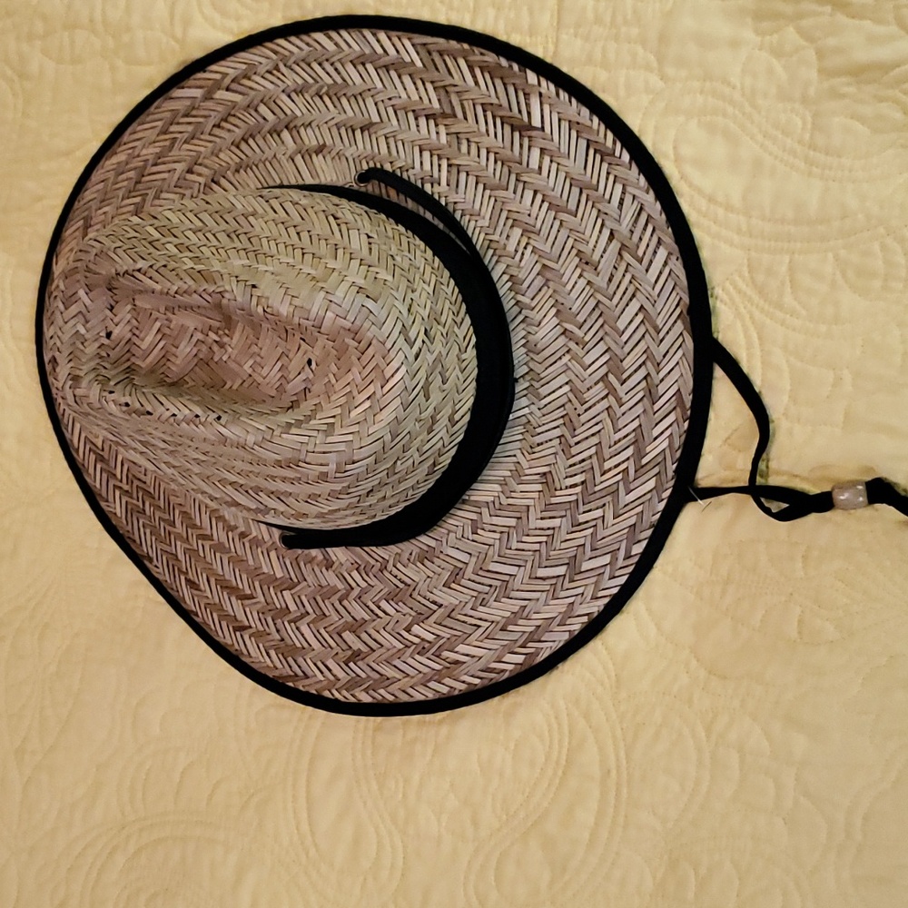 100 % Straw Hat in beige and soft moss green color